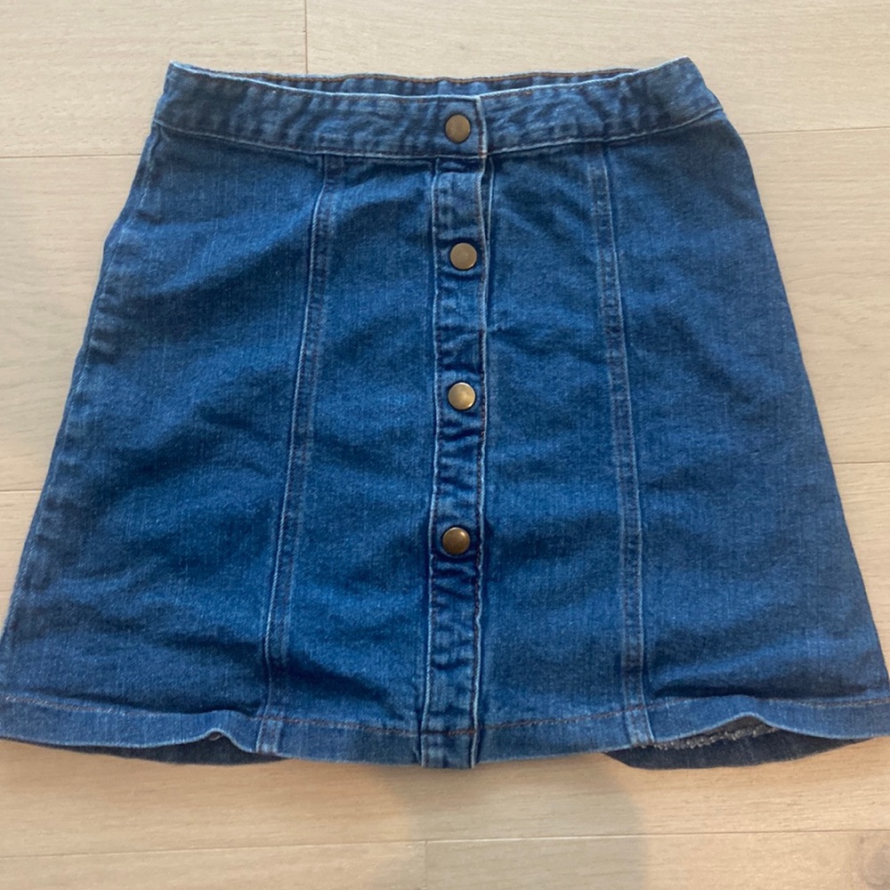Teen skirt, buttons up the front, super cute!